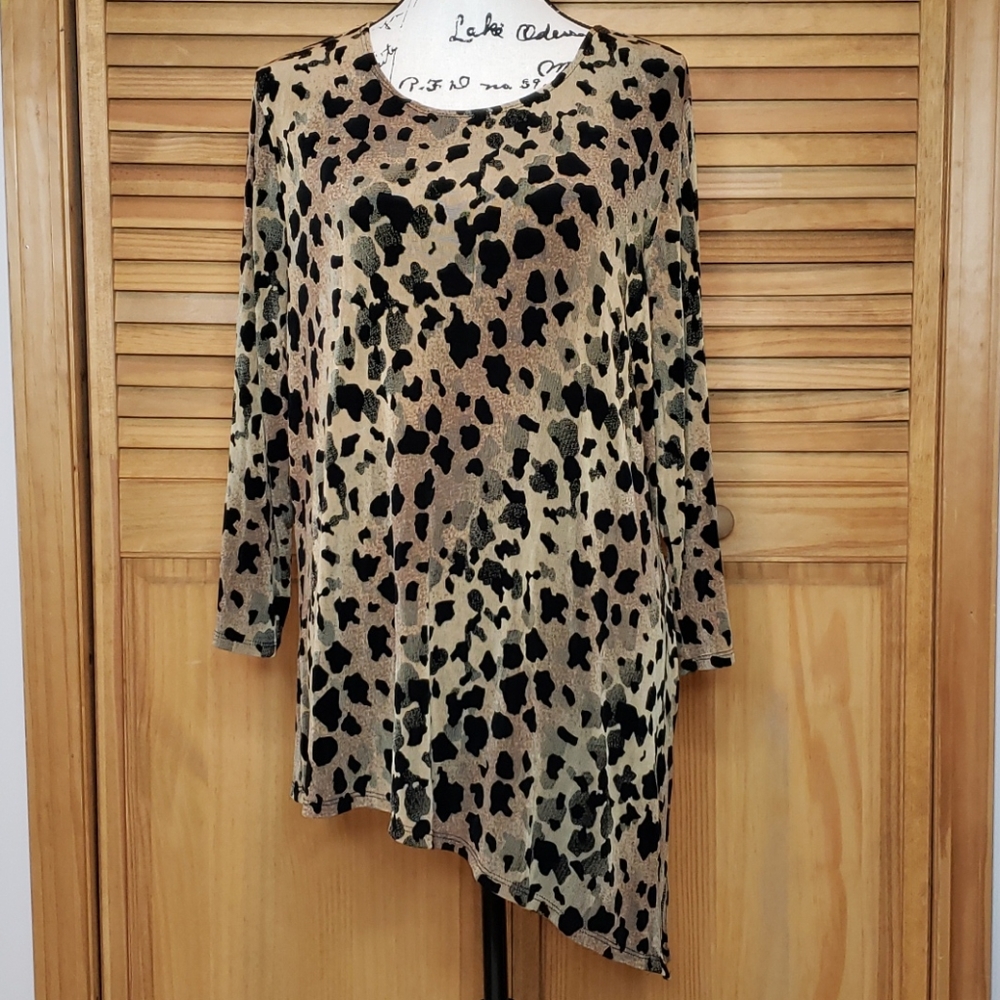 Citiknits Leopard Print Asymmetrical Hem Top